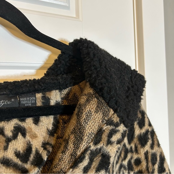 RD STYLE LEOPARD PRINT OVERCOAT WITH HOOD, POCKETS AND BUTTON FRONT SIZE SMALL - Picture 8 of 16